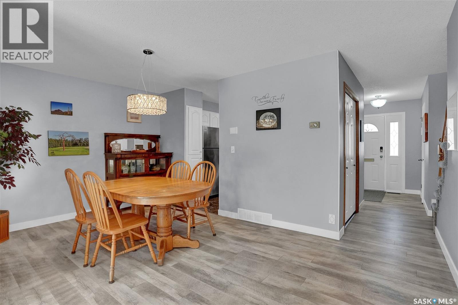 194 Plainsview Drive, Regina, SK - Indoor Photo Showing Dining Room