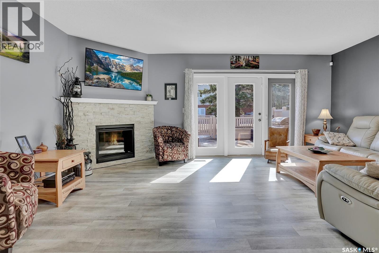 194 Plainsview Drive, Regina, SK - Indoor Photo Showing Living Room With Fireplace