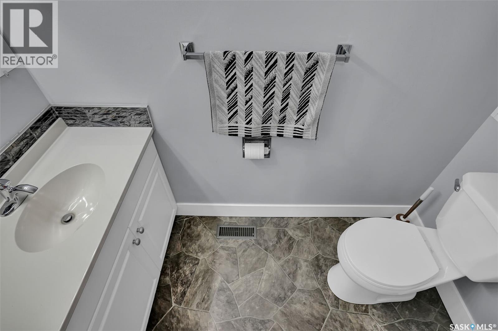 194 Plainsview Drive, Regina, SK - Indoor Photo Showing Bathroom