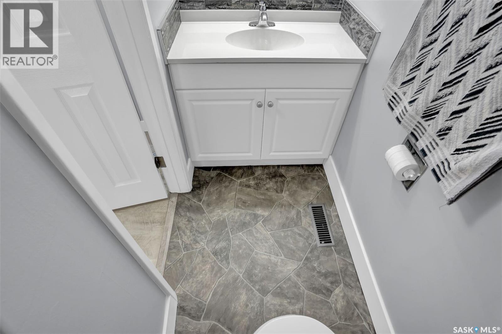 194 Plainsview Drive, Regina, SK - Indoor Photo Showing Bathroom