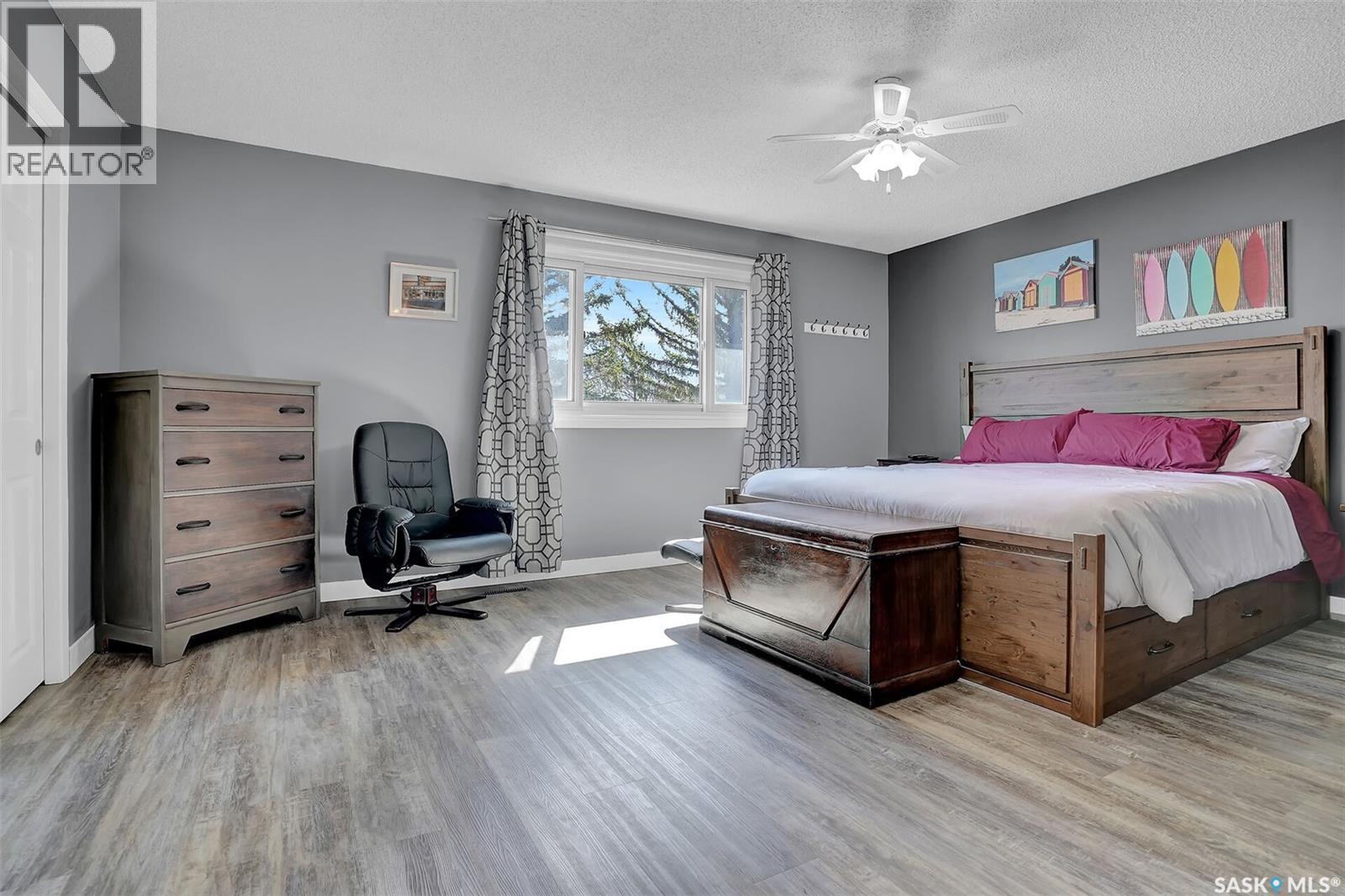 194 Plainsview Drive, Regina, SK - Indoor Photo Showing Bedroom