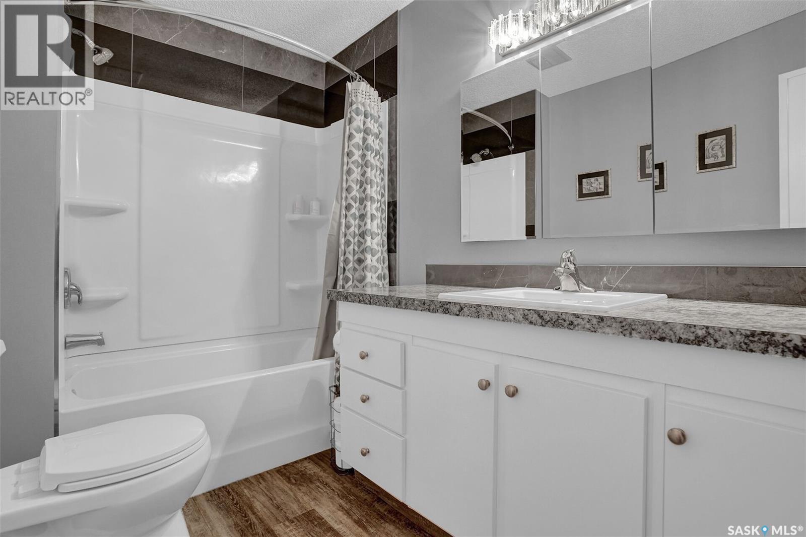 194 Plainsview Drive, Regina, SK - Indoor Photo Showing Bathroom