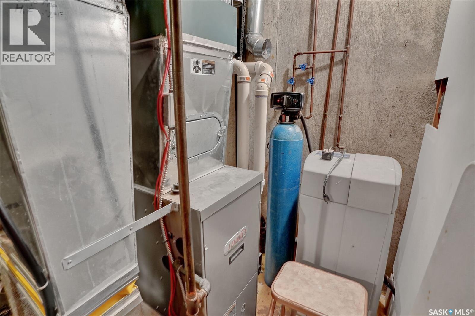 194 Plainsview Drive, Regina, SK - Indoor Photo Showing Laundry Room