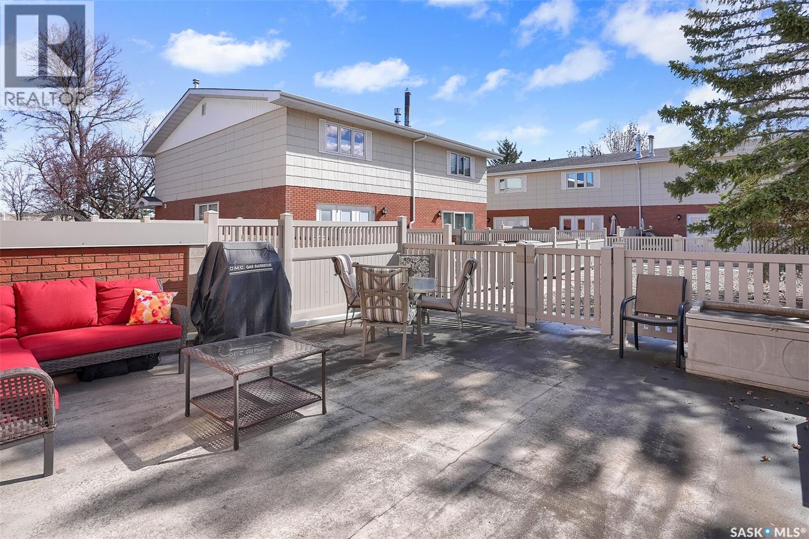 194 Plainsview Drive, Regina, SK - Outdoor With Deck Patio Veranda With Exterior
