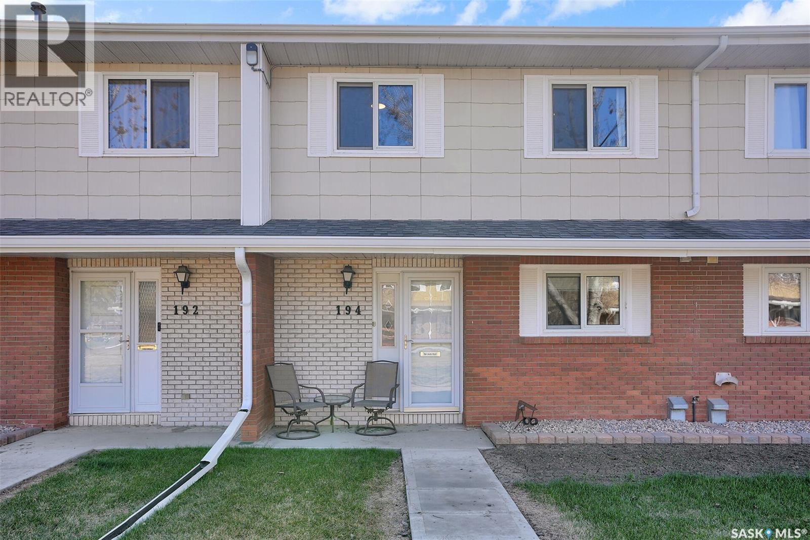 194 Plainsview Drive, Regina, SK - Outdoor With Exterior