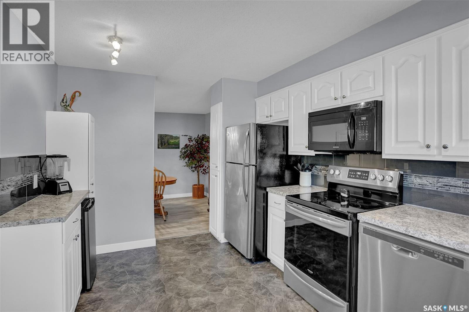 194 Plainsview Drive, Regina, SK - Indoor Photo Showing Kitchen With Stainless Steel Kitchen