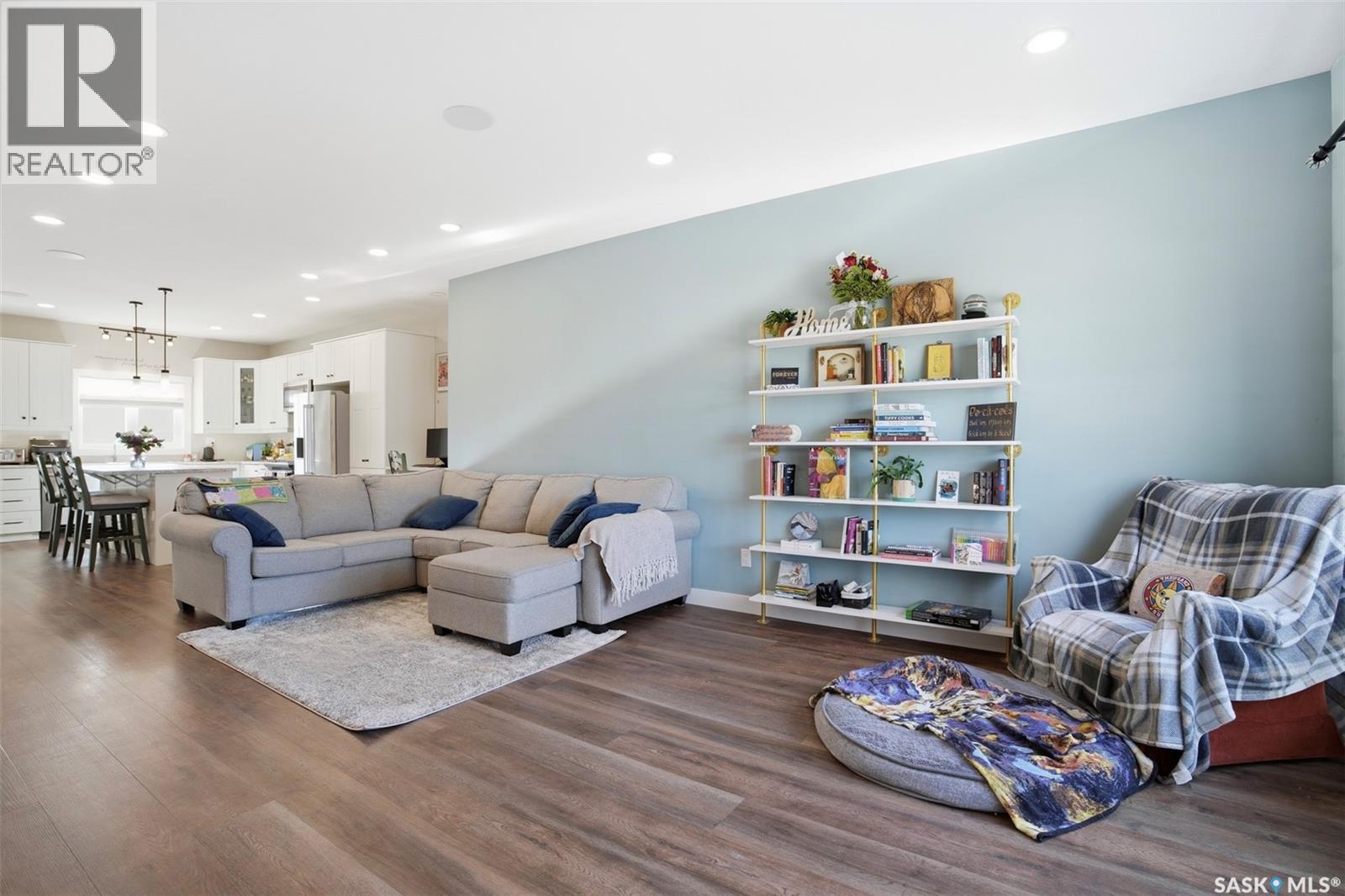 1409 2Nd Avenue N, Saskatoon, SK - Indoor Photo Showing Living Room