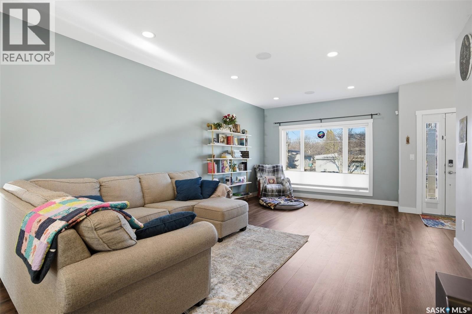 1409 2Nd Avenue N, Saskatoon, SK - Indoor Photo Showing Living Room
