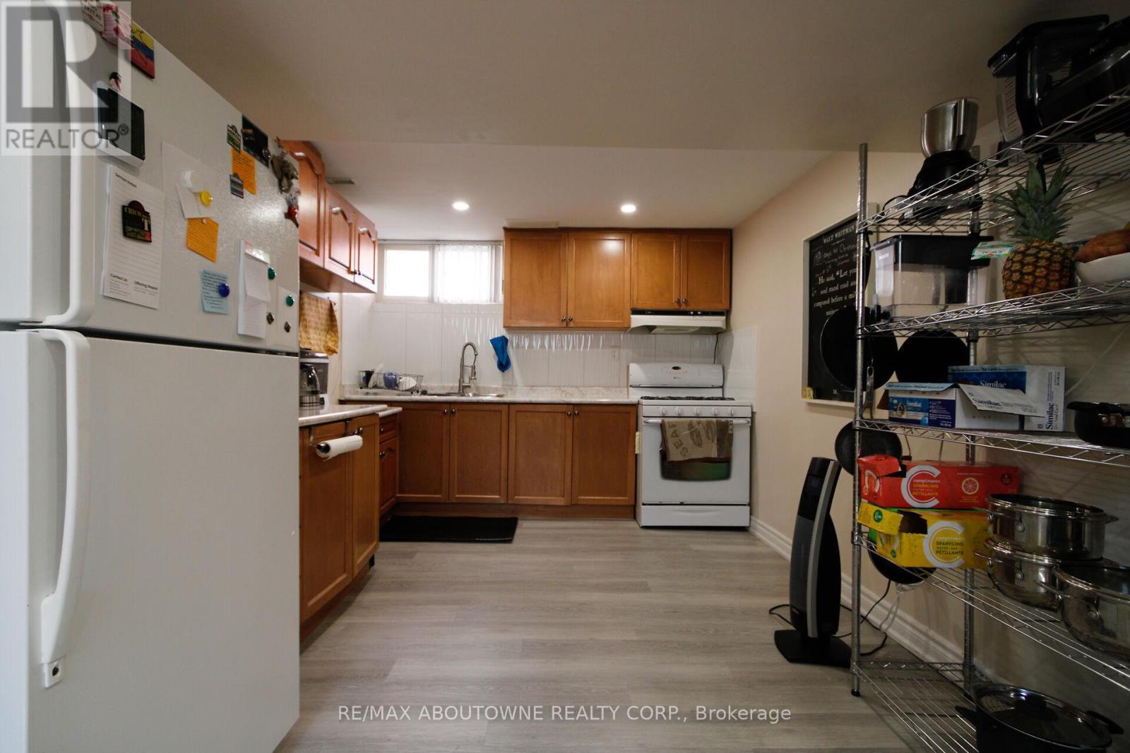 3302 Cardross Road, Mississauga, ON - Indoor Photo Showing Kitchen