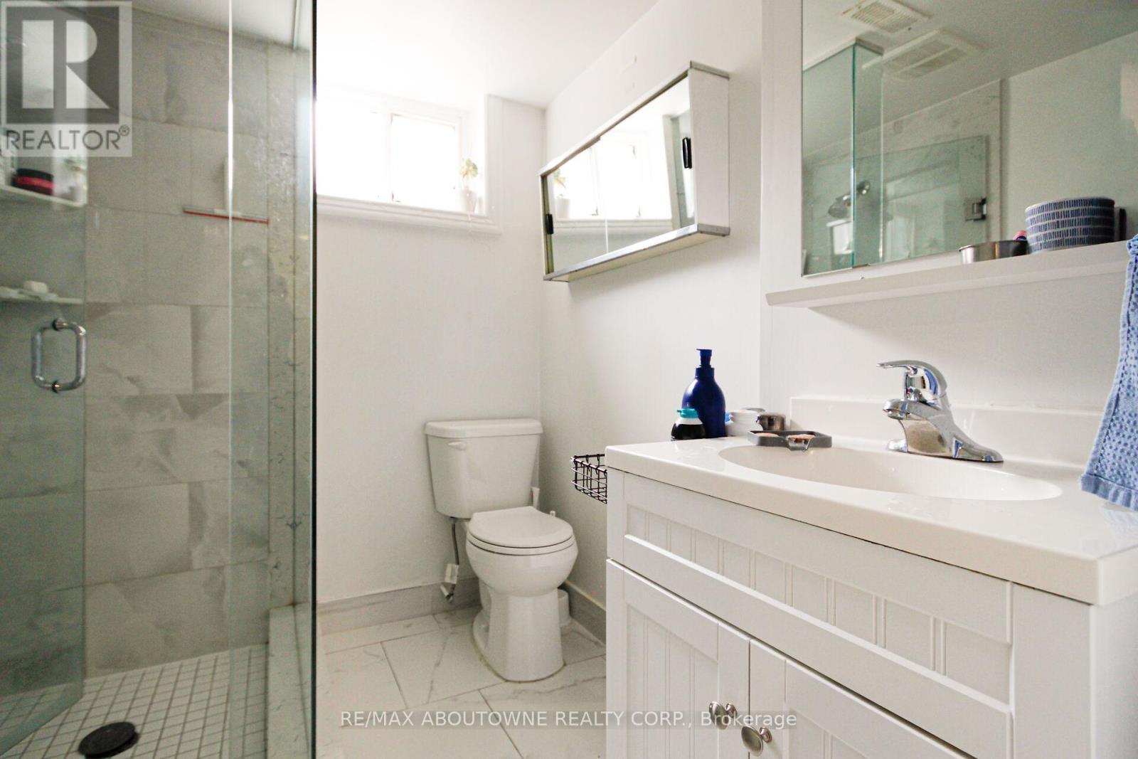 3302 Cardross Road, Mississauga, ON - Indoor Photo Showing Bathroom