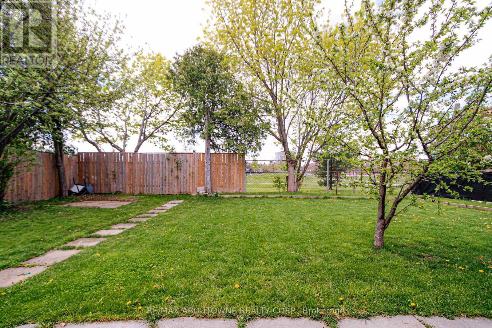 3302 Cardross Road, Mississauga, ON - Outdoor