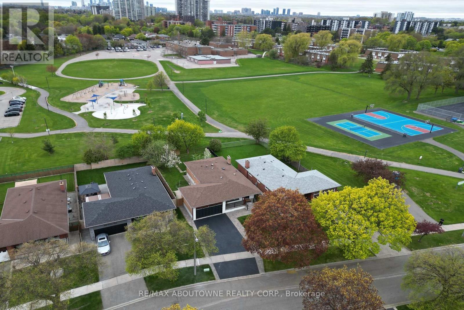 3302 Cardross Road, Mississauga, ON - With View