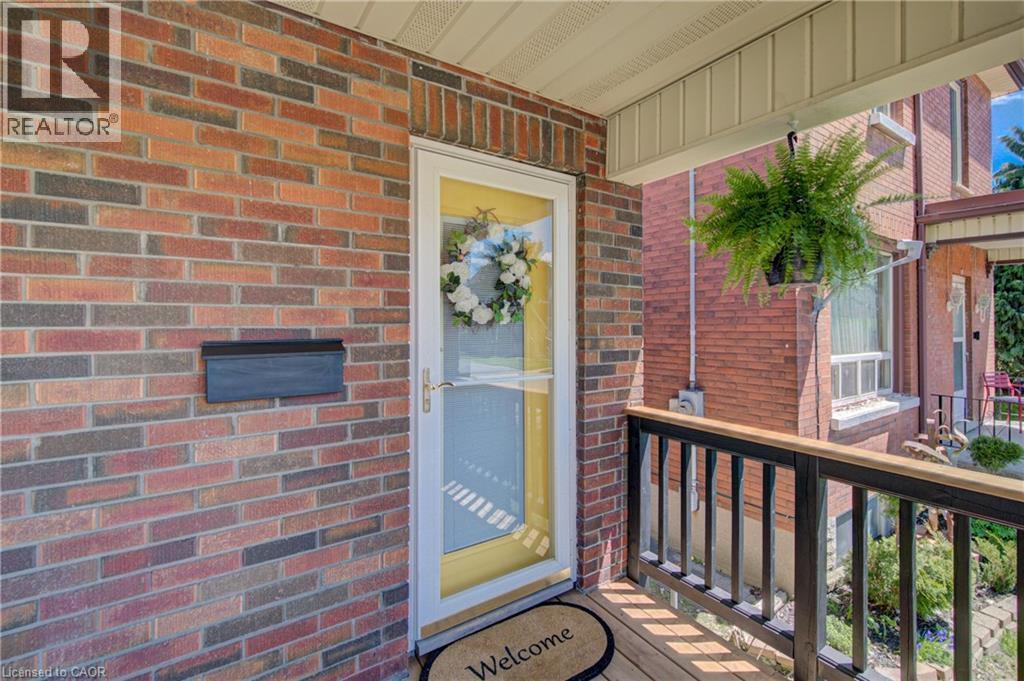 39 Portland Street, Cambridge, ON - Outdoor With Exterior
