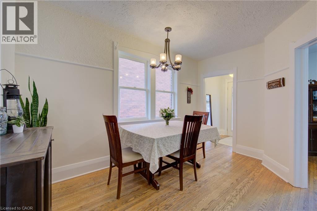 39 Portland Street, Cambridge, ON - Indoor Photo Showing Dining Room