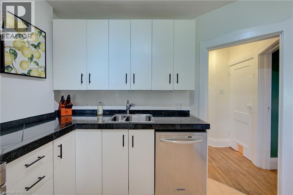 39 Portland Street, Cambridge, ON - Indoor Photo Showing Kitchen With Double Sink