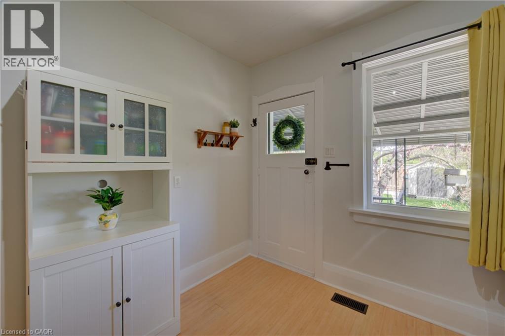 39 Portland Street, Cambridge, ON - Indoor Photo Showing Other Room