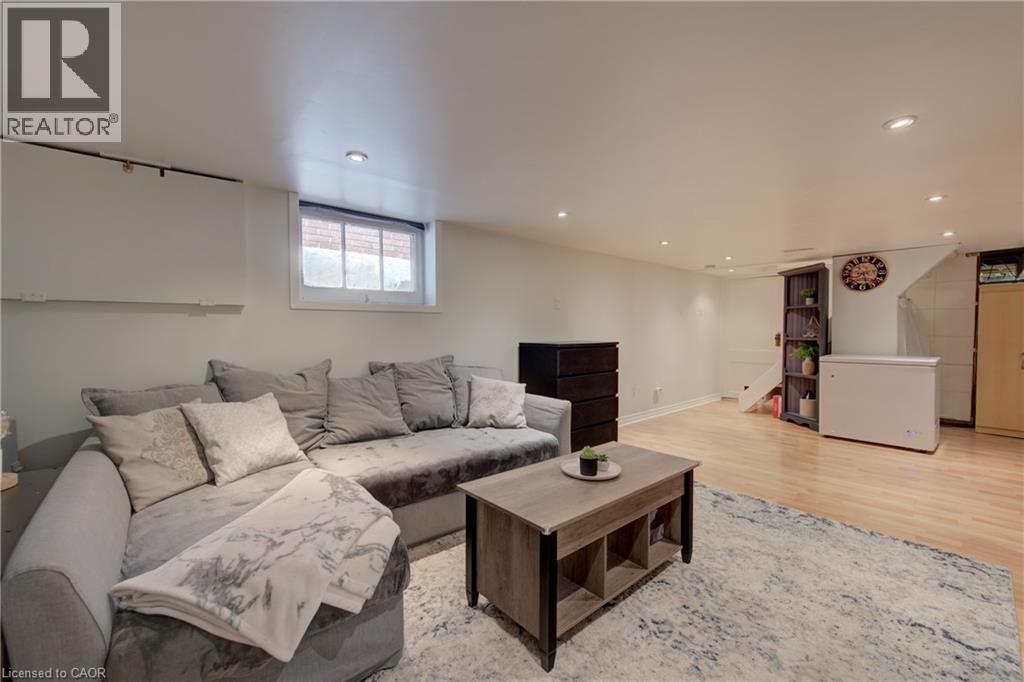 39 Portland Street, Cambridge, ON - Indoor