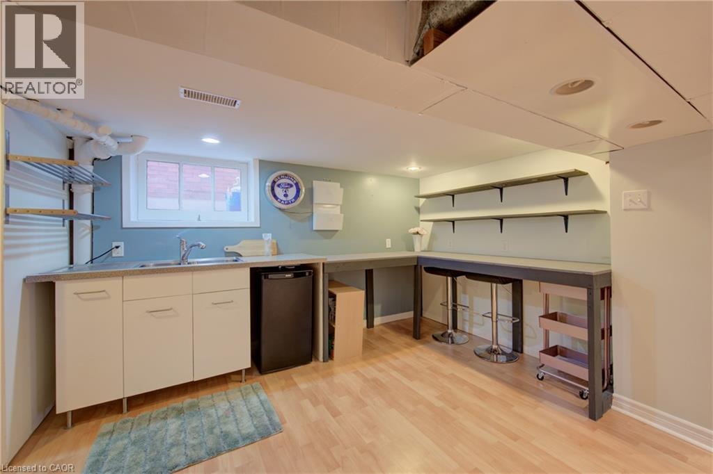 39 Portland Street, Cambridge, ON - Indoor
