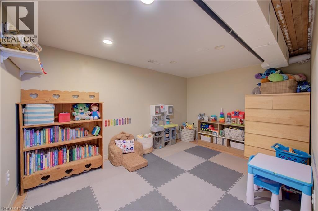 39 Portland Street, Cambridge, ON - Indoor Photo Showing Other Room