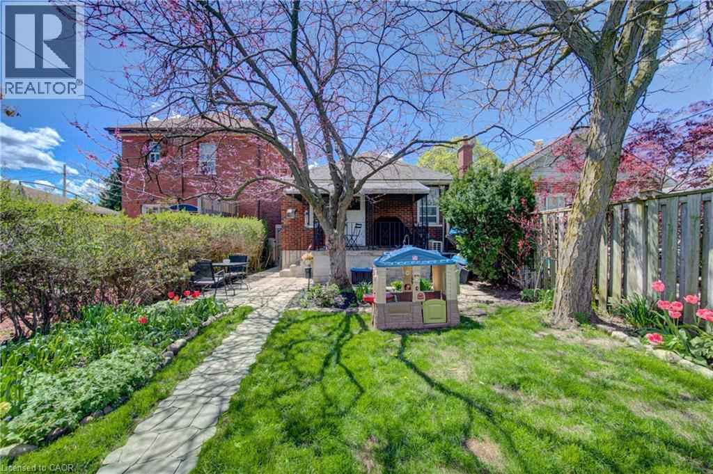 39 Portland Street, Cambridge, ON - Outdoor