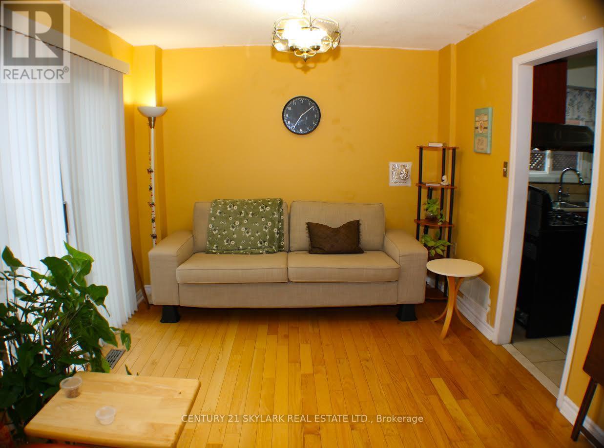 173 Lech Walesa Drive, Mississauga, ON - Indoor Photo Showing Living Room