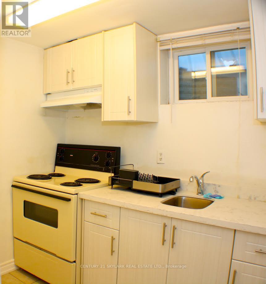 173 Lech Walesa Drive, Mississauga, ON - Indoor Photo Showing Kitchen