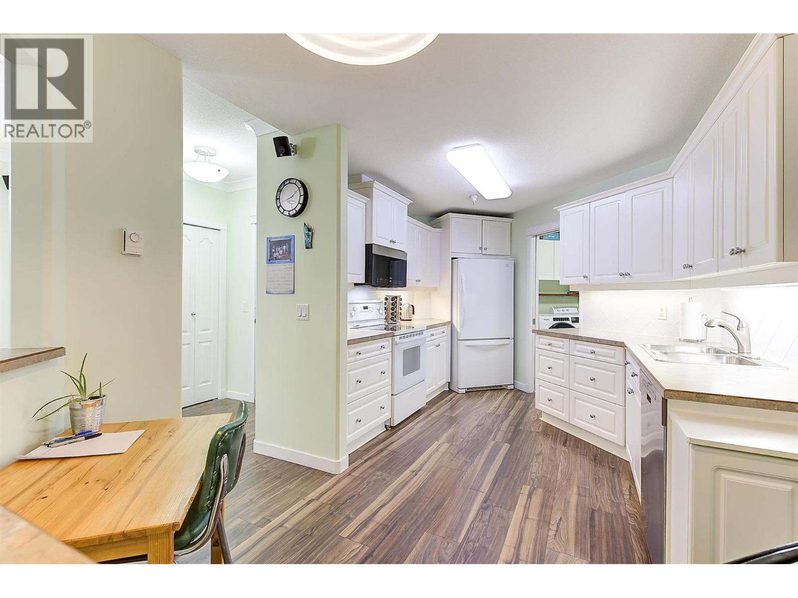 307 Whitman Road Unit# 206, Kelowna, BC - Indoor Photo Showing Kitchen