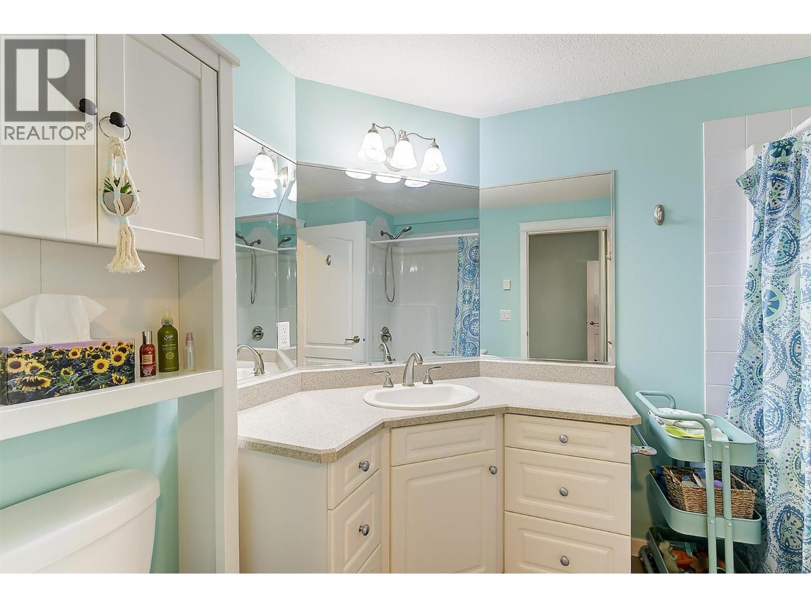 307 Whitman Road Unit# 206, Kelowna, BC - Indoor Photo Showing Bathroom