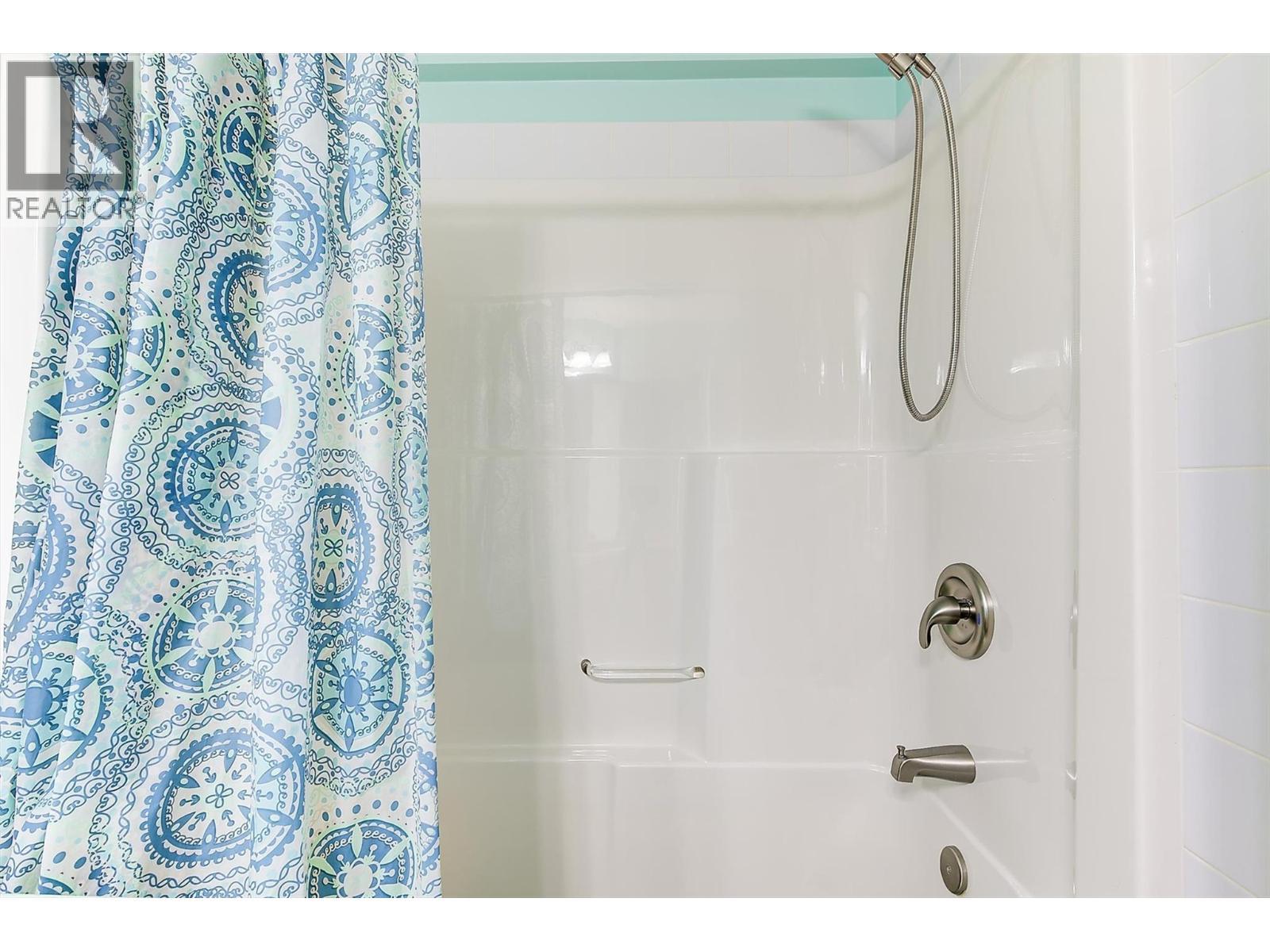 307 Whitman Road Unit# 206, Kelowna, BC - Indoor Photo Showing Bathroom