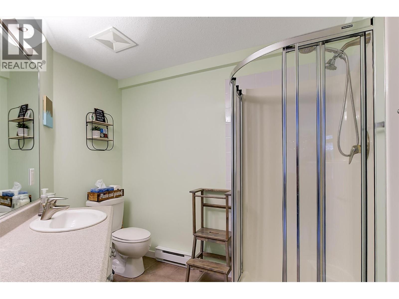 307 Whitman Road Unit# 206, Kelowna, BC - Indoor Photo Showing Bathroom