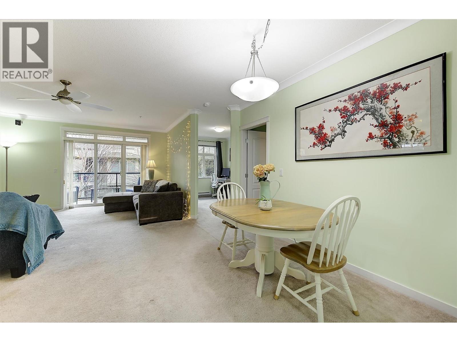 307 Whitman Road Unit# 206, Kelowna, BC - Indoor Photo Showing Dining Room
