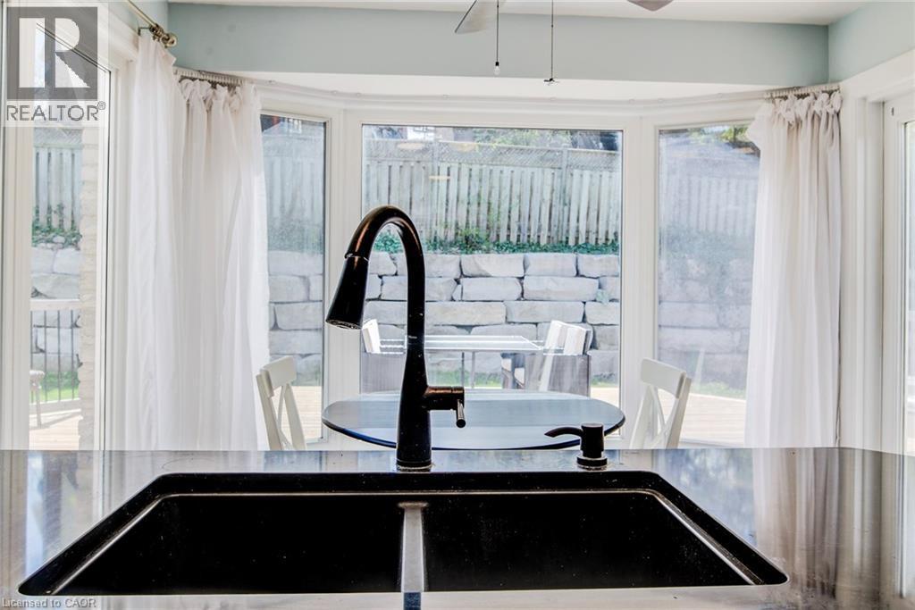 13 Gateview Drive, Waterloo, ON - Indoor Photo Showing Kitchen With Double Sink