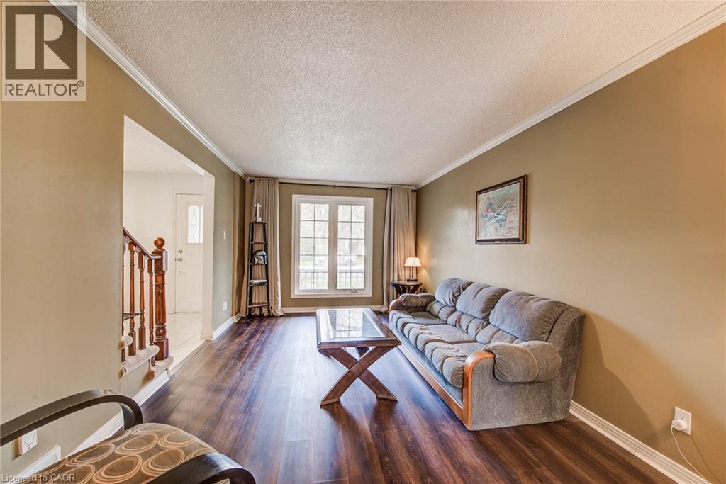 13 Gateview Drive, Waterloo, ON - Indoor Photo Showing Living Room