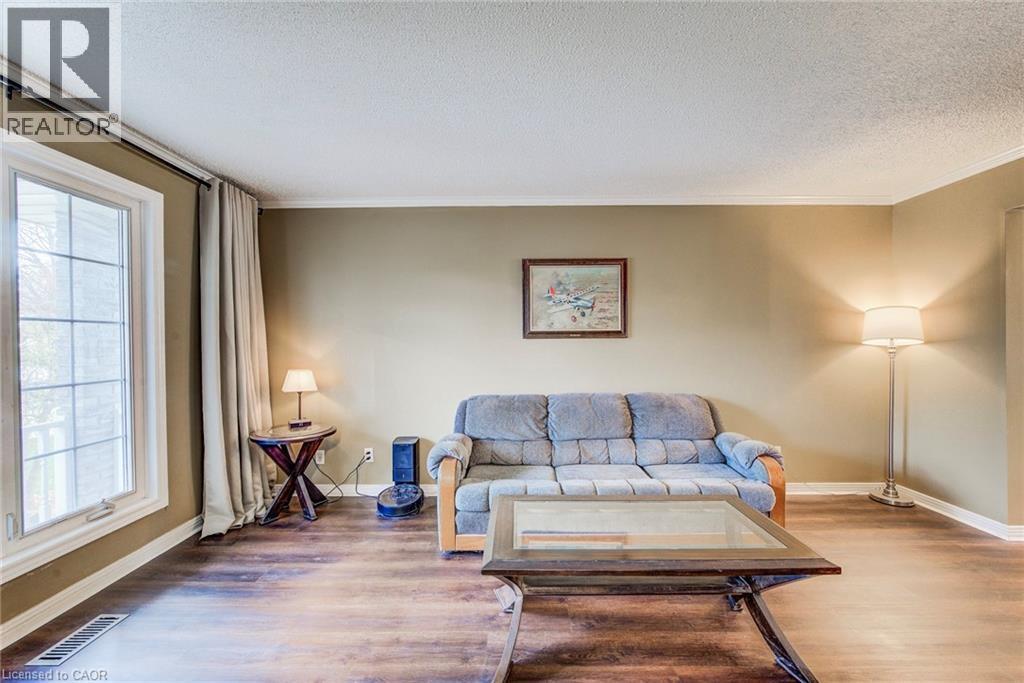 13 Gateview Drive, Waterloo, ON - Indoor Photo Showing Living Room