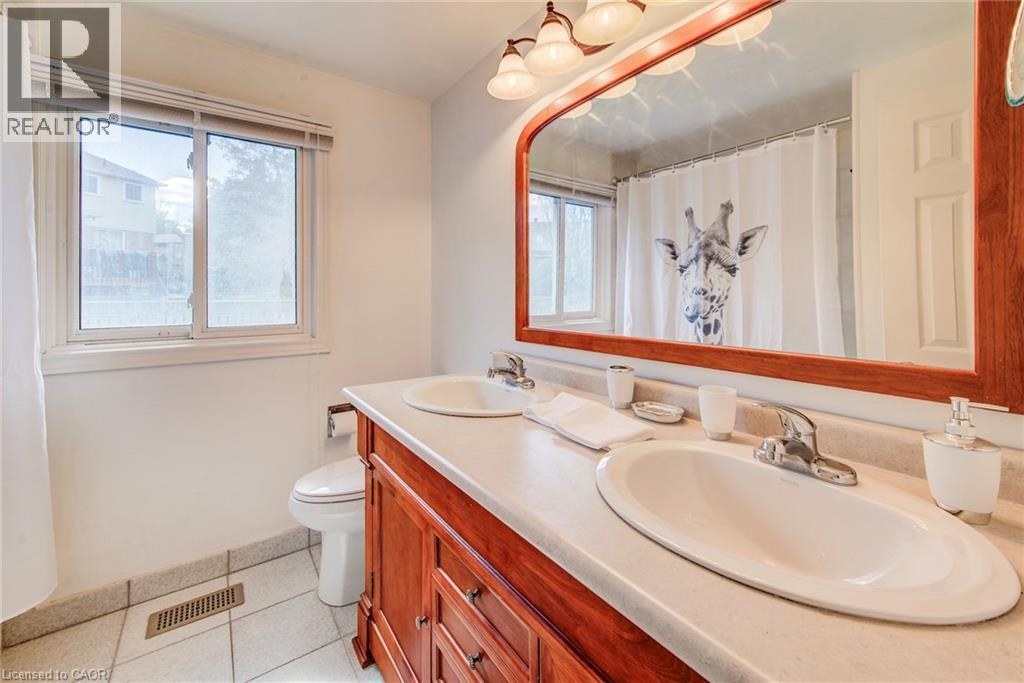 13 Gateview Drive, Waterloo, ON - Indoor Photo Showing Bathroom