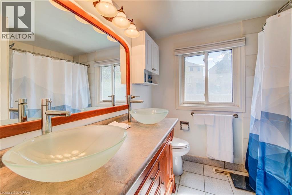13 Gateview Drive, Waterloo, ON - Indoor Photo Showing Bathroom