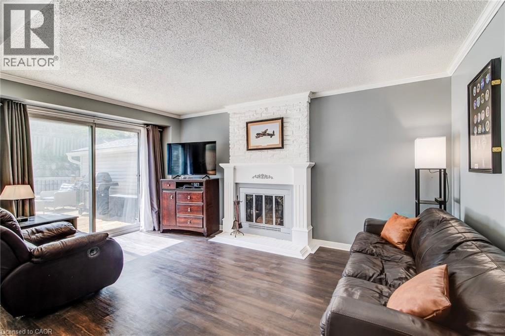 13 Gateview Drive, Waterloo, ON - Indoor Photo Showing Living Room With Fireplace