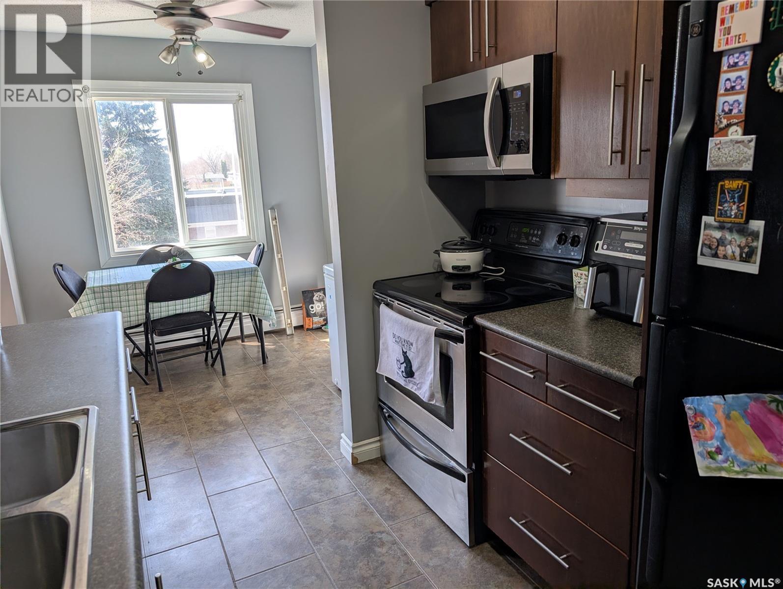 13 3030 Arlington Avenue, Saskatoon, SK - Indoor Photo Showing Kitchen