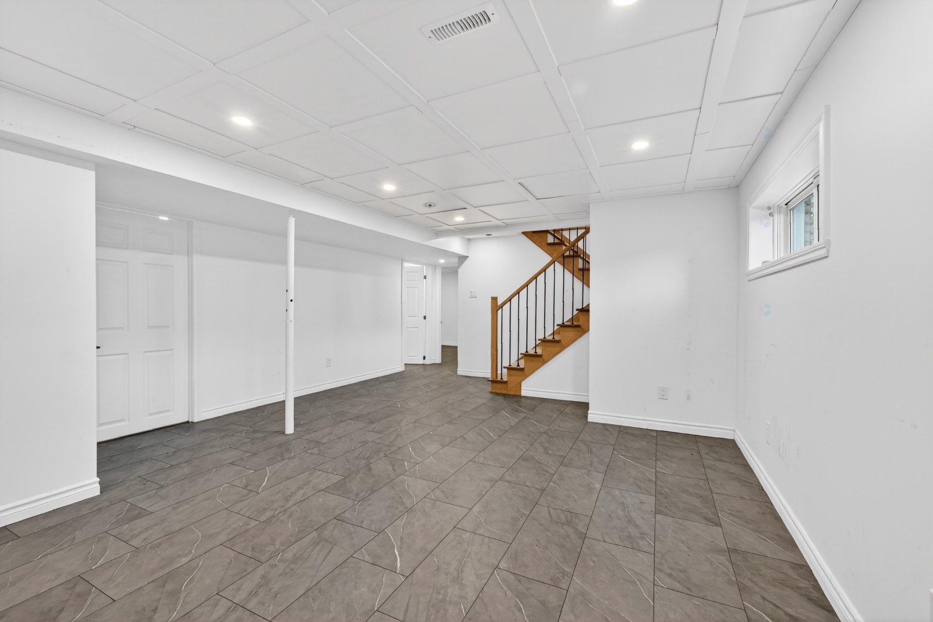Family Room - 430 Rue Jacques-David, Montréal (L'Île-Bizard/Sainte-Geneviève), QC - Indoor Photo Showing Other Room