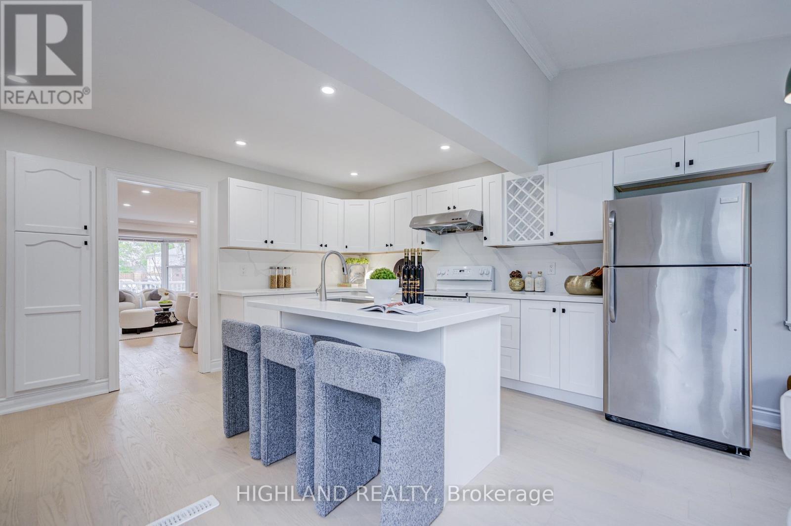 2231 Buttonbush Crescent, Mississauga, ON - Indoor Photo Showing Kitchen