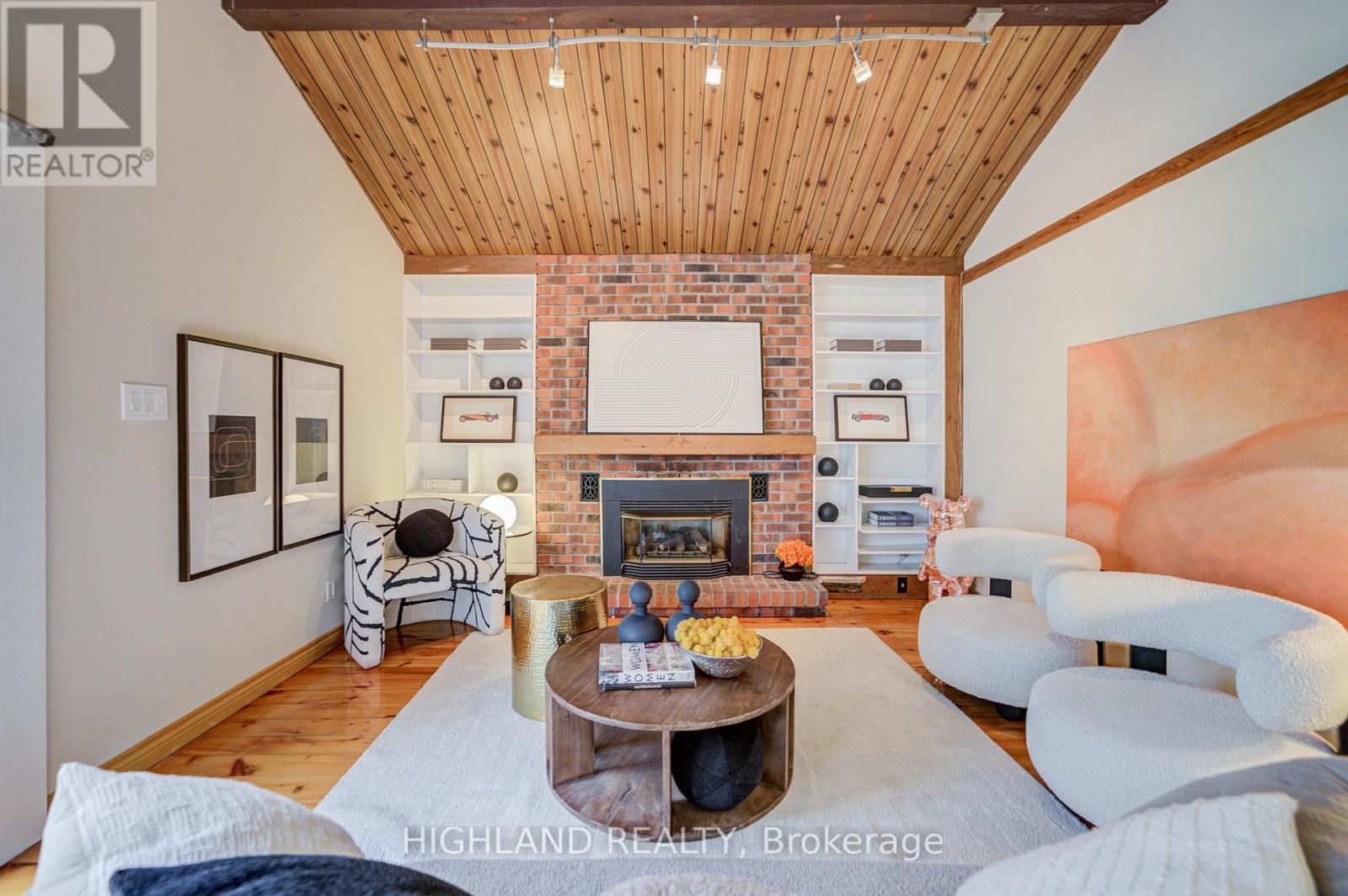 2231 Buttonbush Crescent, Mississauga, ON - Indoor Photo Showing Living Room With Fireplace