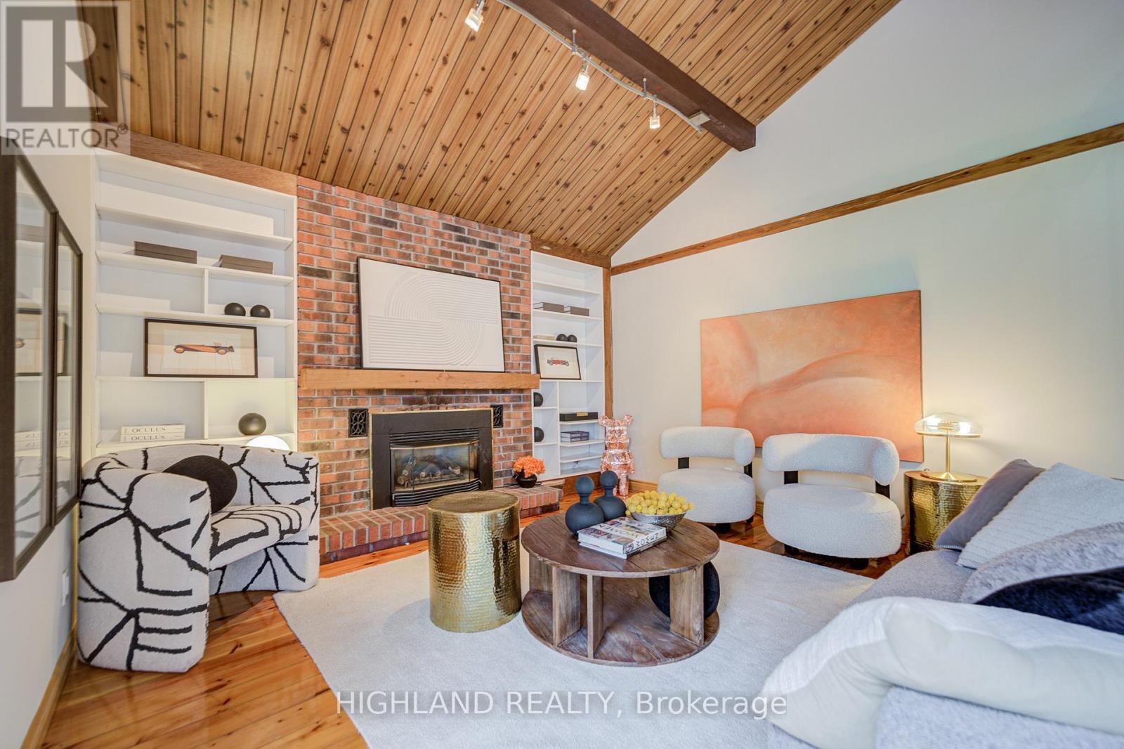 2231 Buttonbush Crescent, Mississauga, ON - Indoor Photo Showing Living Room With Fireplace