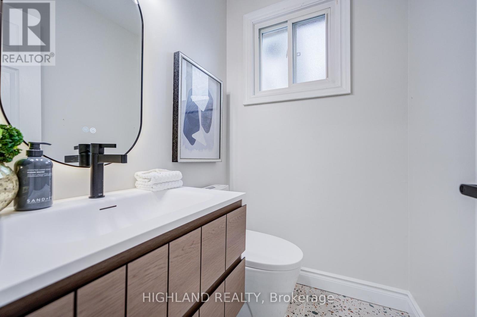 2231 Buttonbush Crescent, Mississauga, ON - Indoor Photo Showing Bathroom