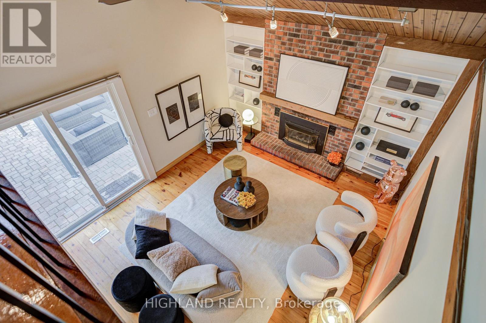 2231 Buttonbush Crescent, Mississauga, ON - Indoor With Fireplace