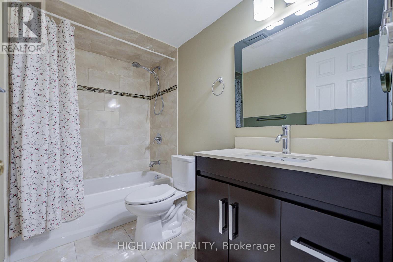 2231 Buttonbush Crescent, Mississauga, ON - Indoor Photo Showing Bathroom