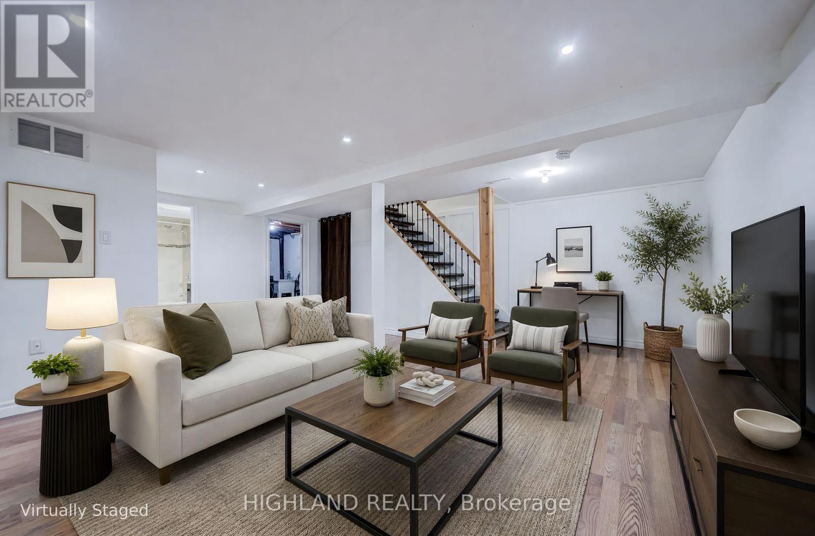 2231 Buttonbush Crescent, Mississauga, ON - Indoor Photo Showing Living Room