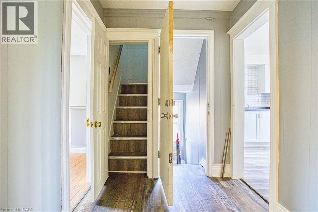 134 Rosslyn Avenue N, Hamilton, ON - Indoor Photo Showing Other Room
