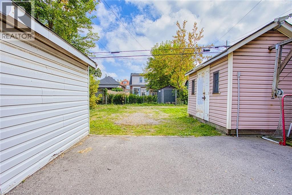 134 Rosslyn Avenue N, Hamilton, ON - Outdoor With Exterior