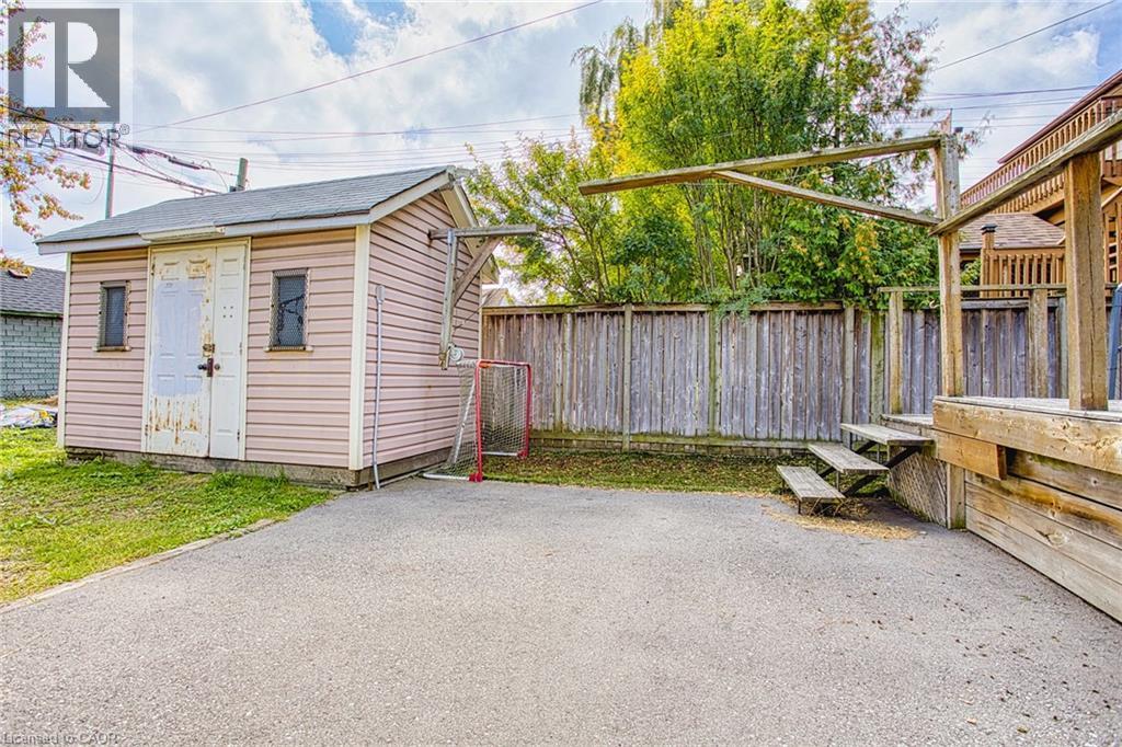 134 Rosslyn Avenue N, Hamilton, ON - Outdoor