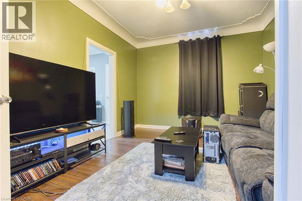 134 Rosslyn Avenue N, Hamilton, ON - Indoor Photo Showing Other Room